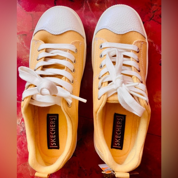 Skechers Roadies Low-Top Sneakers Yellow - Picture 7 of 15